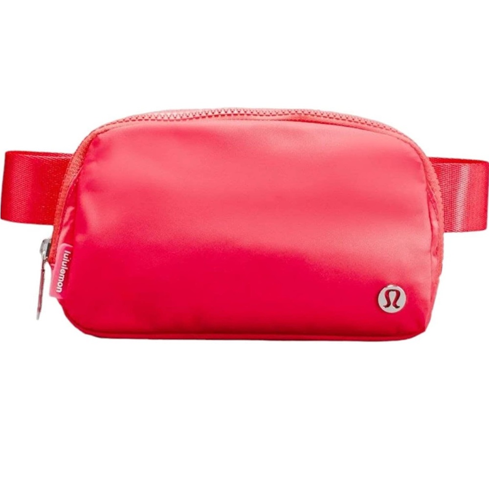 NWOT pale raspberry lulu belt bag
